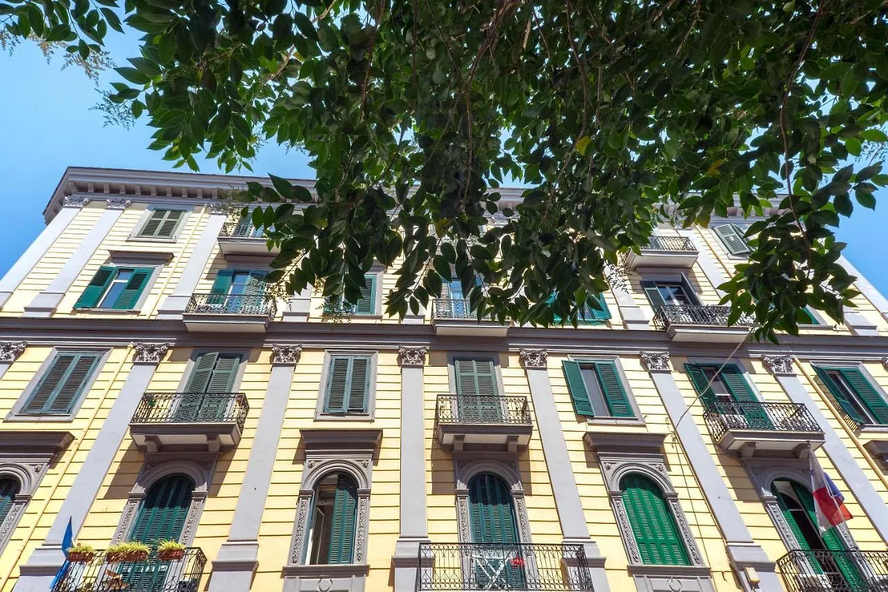 La Camera Chiara - Mansarda In Via Duomo 那不勒斯 0*,