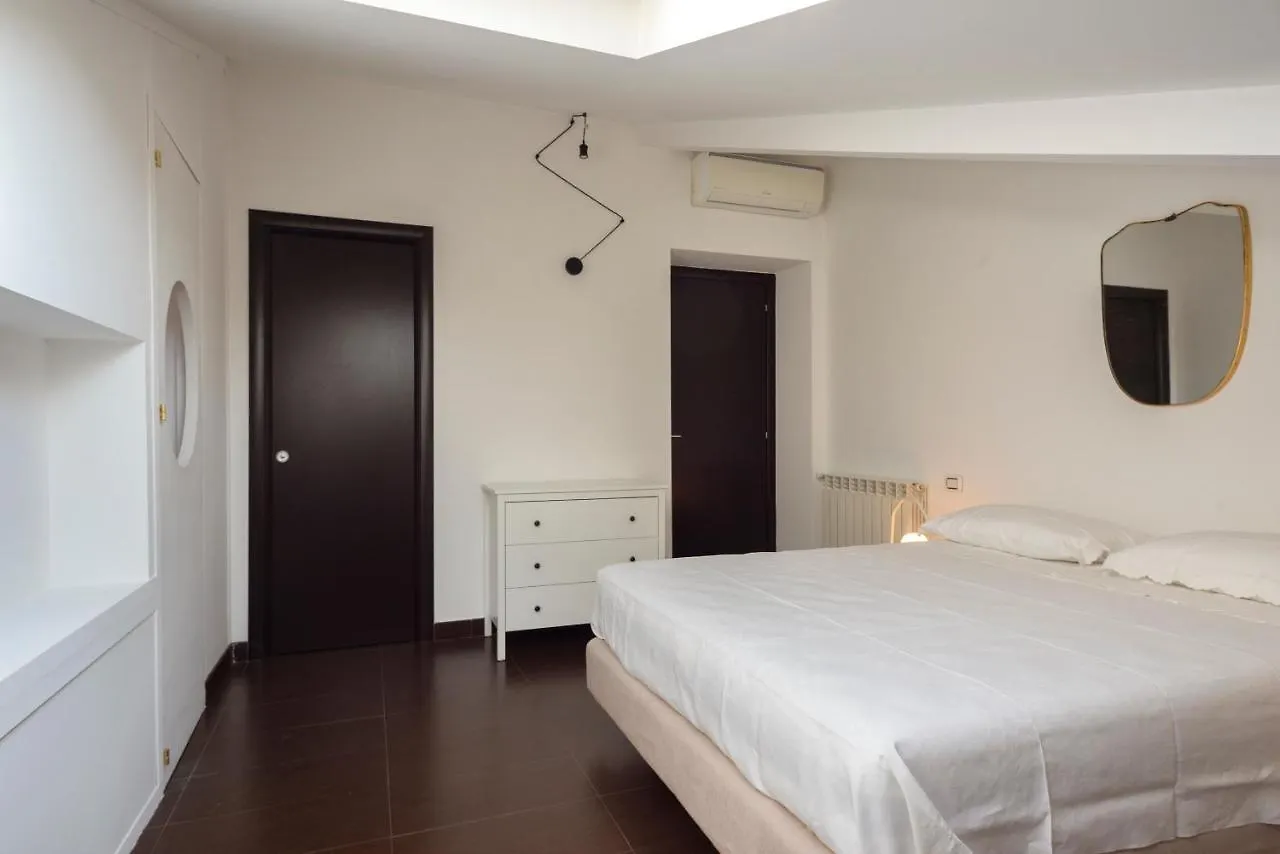 La Camera Chiara - Mansarda In Via Duomo 那不勒斯 公寓
