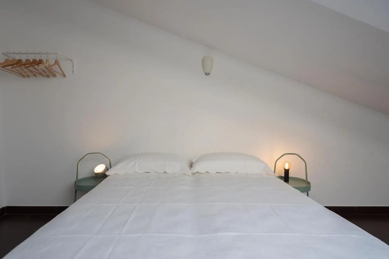 La Camera Chiara - Mansarda In Via Duomo 那不勒斯 0*,  意大利