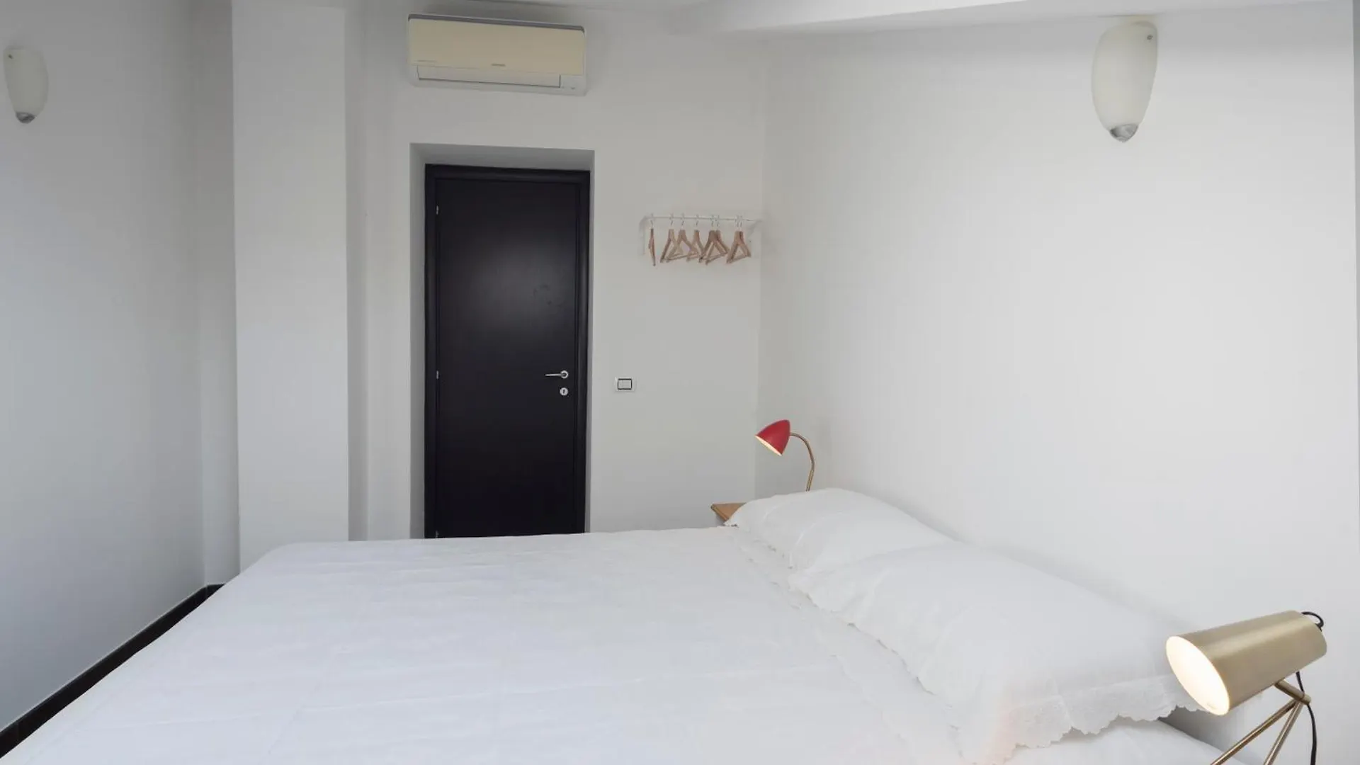 La Camera Chiara - Mansarda In Via Duomo 那不勒斯 公寓