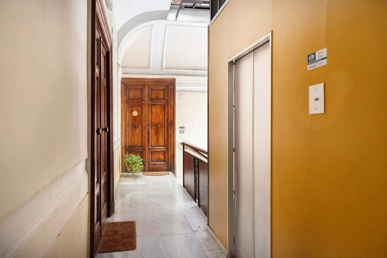 Apartment La Camera Chiara - Mansarda In Via Duomo Naples