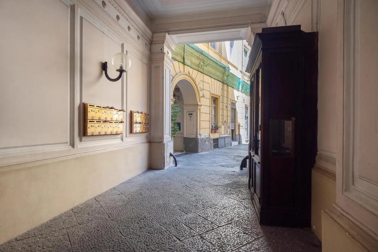 La Camera Chiara - Mansarda In Via Duomo Naples Italy